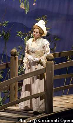 Kate Pinkerton arrives, Cincinnati Opera