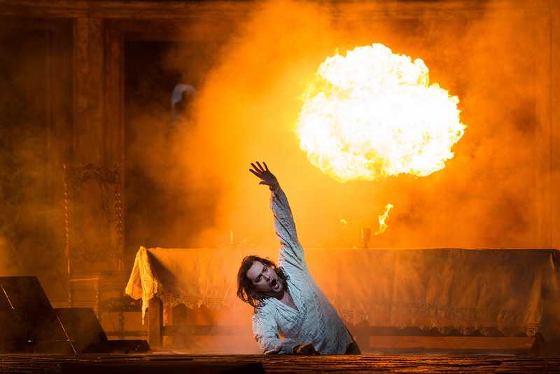 Ildar Abdrazakov as Giovanni, descending to hell at the Metropolitan Opera